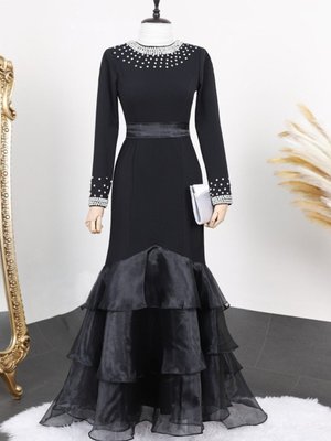 Siyah Eteği Katlı Yakası Ve Kolu Taşlı Abiye Elbise