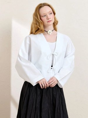 Beyaz Fiyonklu Ceket