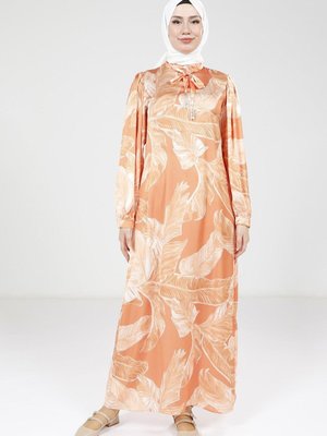 Turuncu Boynu Kuşak Detaylı Baskılı Elbise