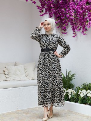 Leopar Eteği Büzgülü Rahat Kesim Şifon Elbise Leopar Eteği Büzgülü Rahat Kesim Şifon Elbise