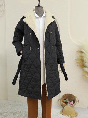 Siyah Yakası Kuzu Peluş Detaylı Beli Bağcıklı Mont