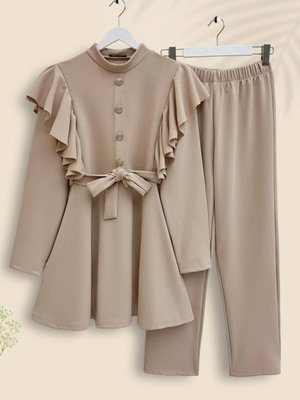 Bej Düğme Detaylı Omuzu Fırfırlı İkili Takım