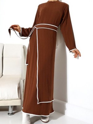 Taba Dik Yaka Örme Krep Beli Bağlamalı İki Parçalı Elbise Taba Dik Yaka Örme Krep Beli Bağlamalı İki Parçalı Elbise