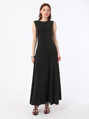 Siyah Bisiklet Yakalı Kolsuz Sandy Kumaş Elbise