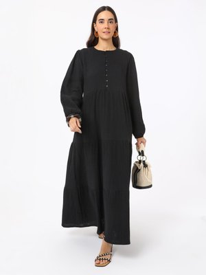 Siyah Volan Detaylı Pamuklu Müslin Elbise