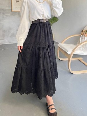 Siyah Uzun Parçalı İnci Detaylı Beli Lastikli Etek Siyah Uzun Parçalı İnci Detaylı Beli Lastikli Etek