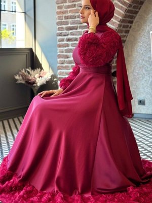 Bordo Eteği Ve Kolları Gül Detaylı Saten Abiye Elbise Bordo Eteği Ve Kolları Gül Detaylı Saten Abiye Elbise