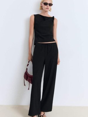 Siyah Bağcıklı Düz Kesim Pantolon