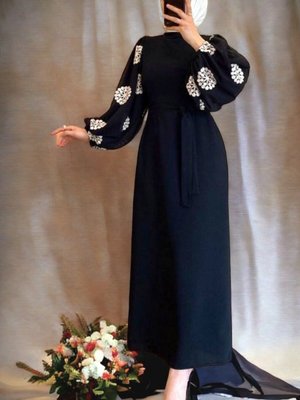 Siyah Kolu Tül Nakışlı Kalem Elbise Siyah Kolu Tül Nakışlı Kalem Elbise