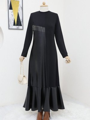 Siyah Deri Detaylı Metal Zincirli Elbise