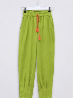 Fıstık Yeşili Paçası Pens Dikişli Bağcık Detaylı Pantolon Fıstık Yeşili Paçası Pens Dikişli Bağcık Detaylı Pantolon