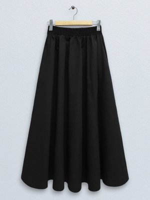 Siyah Uzun Beli Lastikli Çift Cepli Poplin Kloş Etek Siyah Uzun Beli Lastikli Çift Cepli Poplin Kloş Etek