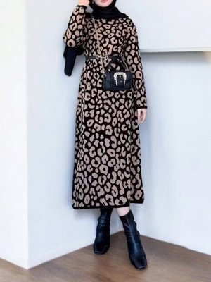 Siyah Yuvarlak Yaka Desenli Triko Elbise