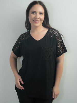 Siyah Omuzu Ve Cebi Dantelli Büyük Beden Bluz