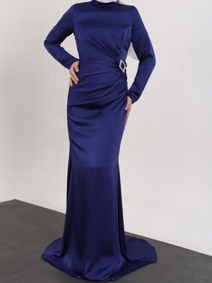 Lacivert Yandan Büzgülü Taşlı Taka Detaylı Saten Abiye Elbise