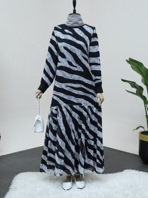 Siyah Zebra Desen Eteği Parçalı Astarlı Şifon Elbise Siyah Zebra Desen Eteği Parçalı Astarlı Şifon Elbise