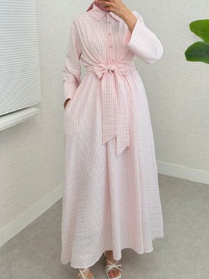 Pudra Yarım Düğmeli Beli Bağlamalı Çizgili Elbise Pudra Yarım Düğmeli Beli Bağlamalı Çizgili Elbise