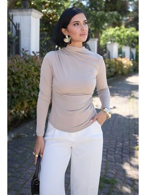 Omuzu Pileli Sütlü Kahve Bluz Omuzu Pileli Sütlü Kahve Bluz