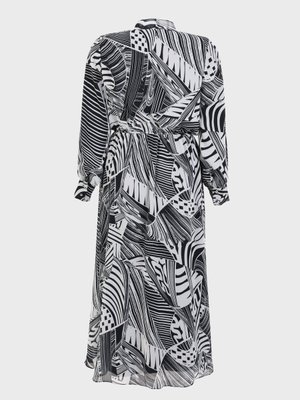 Fular Yaka Büyük Beden Geometrik Desenli Şifon Elbise Siyah Beyaz Fular Yaka Büyük Beden Geometrik Desenli Şifon Elbise Siyah Beyaz