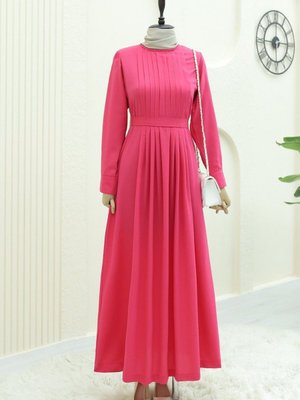 Fuşya Pliseli Yuvarlak Yaka Kuşaklı Uzun Elbise Fuşya Pliseli Yuvarlak Yaka Kuşaklı Uzun Elbise