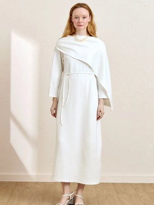 Beyaz Şal Yaka Elbise