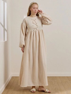 Krem Müslin Fiyonklu Belroba Elbise