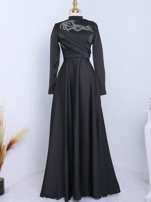 Siyah Yakası Taşlı Önü Drapeli Abiye Elbise