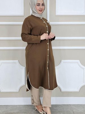 Kahverengi Biyeli Broş Detaylı Kap Kahverengi Biyeli Broş Detaylı Kap