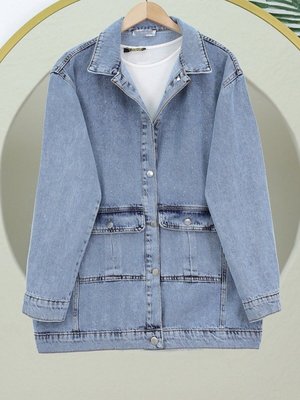 Buz Mavi Serpme Taş Detaylı Kapaklı Cepli Kot Ceket Buz Mavi Serpme Taş Detaylı Kapaklı Cepli Kot Ceket