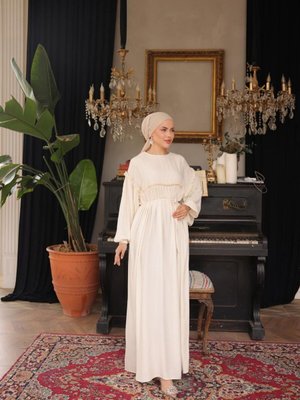 Ekru Ankanoor Robalı Büzgülü Oversize Elbise Ekru Ankanoor Robalı Büzgülü Oversize Elbise