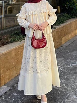 Bej Tek Düğmeli Önü Fırfırlı Taşlı Etekli İkili Takım