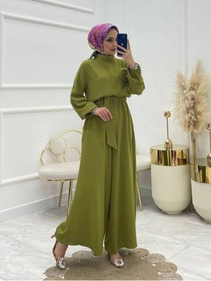 Yağ Yeşili Dik Yaka Kemerli Güllü Tulum Yağ Yeşili Dik Yaka Kemerli Güllü Tulum