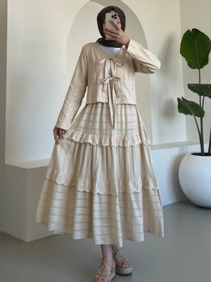 Bej Önü Bağlamalı Fistolu Etekli İkili Takım