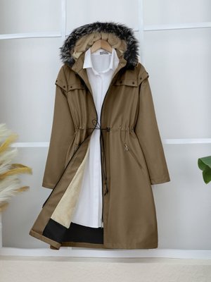 Taba Çıkma Kapüşonlu Yıldız Metal Detaylı Kaban