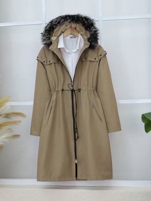 Taş Çıkma Kapüşonlu Yıldız Metal Detaylı Kaban