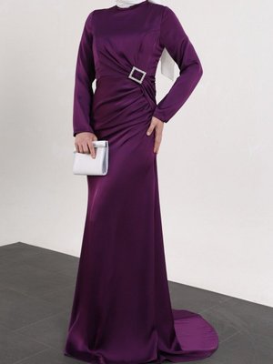 Mor Yandan Büzgülü Taşlı Taka Detaylı Saten Abiye Elbise