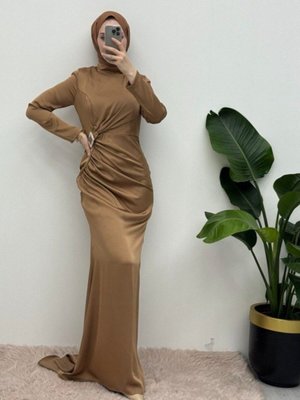 Vizon Yandan Büzgülü Taşlı Taka Detaylı Saten Abiye Elbise