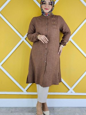 Kahverengi Taş Detaylı Hakim Yaka Gömlek