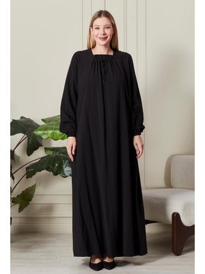 Siyah Büyük Beden Gofre Kumaş Kare Yaka Elbise Siyah Büyük Beden Gofre Kumaş Kare Yaka Elbise