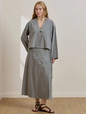 Gri Keten Tek Cepli Ceket & Anvelop Etek Takım Gri Keten Tek Cepli Ceket & Anvelop Etek Takım