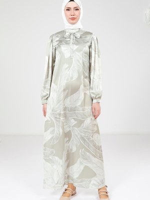 Yeşil Boynu Kuşak Detaylı Baskılı Elbise