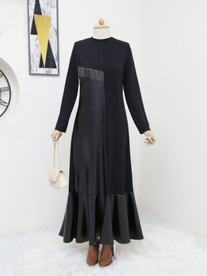 Siyah Deri Detaylı Metal Zincirli Elbise