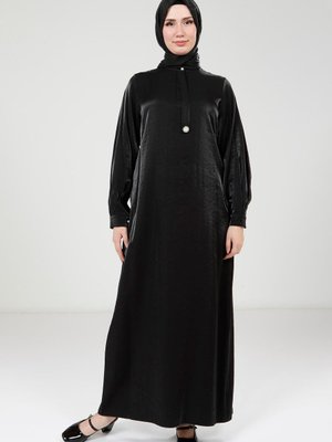 Siyah Broşlu Renk Parlak Kumaş Elbise