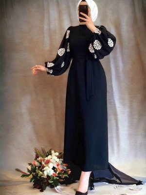 Siyah Kolu Tül Nakışlı Kalem Elbise Siyah Kolu Tül Nakışlı Kalem Elbise