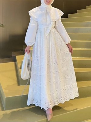 Beyaz Pelerin Yaka Dantel Detaylı Elbise