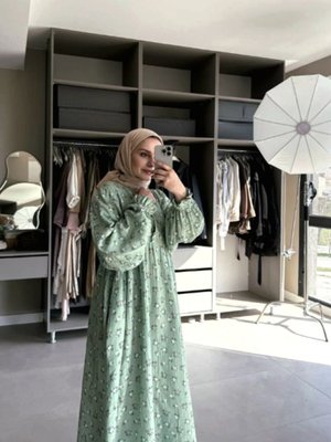 Yeşil Çiçekli Yandan Bağlamalı Müslin Kumaş Elbise