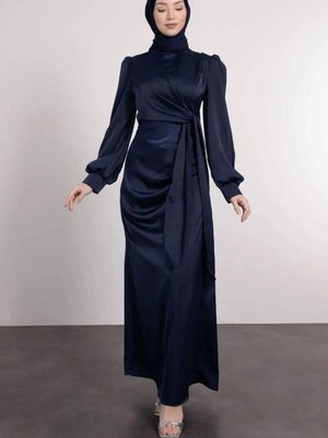 Lacivert Yandan Bağlamalı Pile Detaylı Saten Abiye Elbise