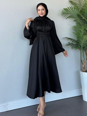 Siyah Kuşak Detaylı Saten Abiye Elbise