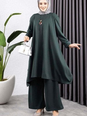 Zümrüt Yeşili Kolyeli Yırtmaç Detaylı İkili Takım