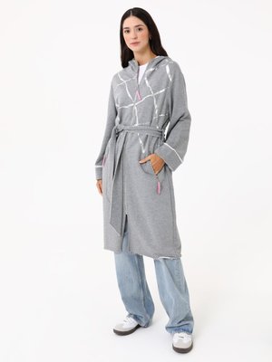 Gri Exclusive Varak Şerit Detaylı Fermuarlı Spor Kap / Pardesü Gri Exclusive Varak Şerit Detaylı Fermuarlı Spor Kap / Pardesü